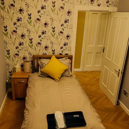 27/4a Cockburn Street Edinburgh