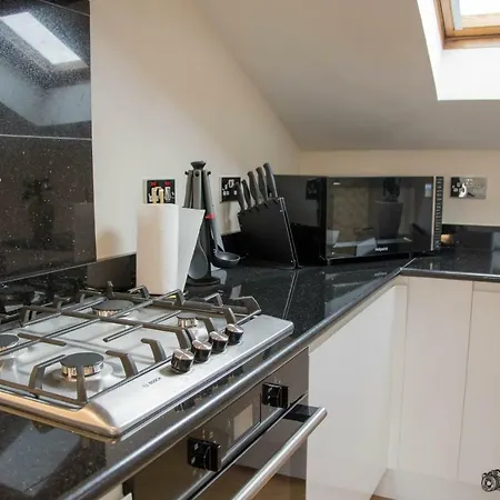 27/4a Cockburn Street Apartment