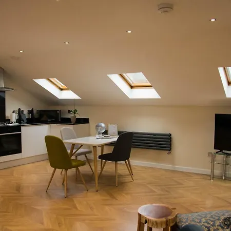 27/4a Cockburn Street Edinburgh
