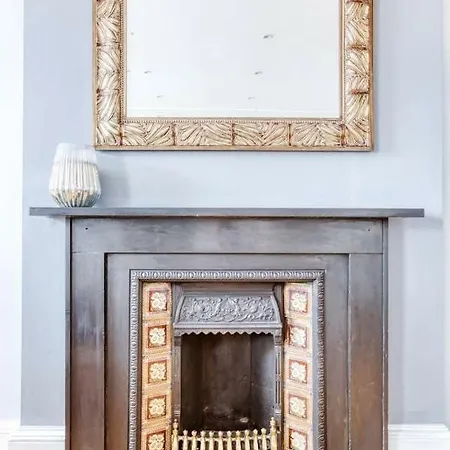 City Centre - 4 Bed Flat *
