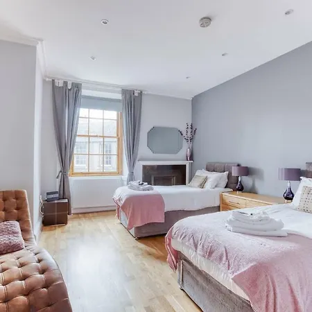 City Centre - 4 Bed Flat *
