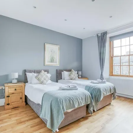 City Centre - 4 Bed Flat *