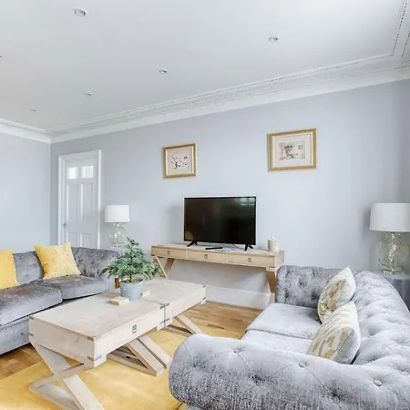 City Centre - 4 Bed Flat Apartment *