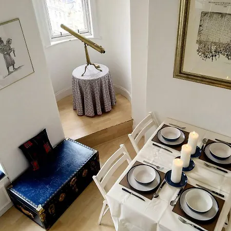 Apartment Historic Royal Mile Penthouse With Lift *