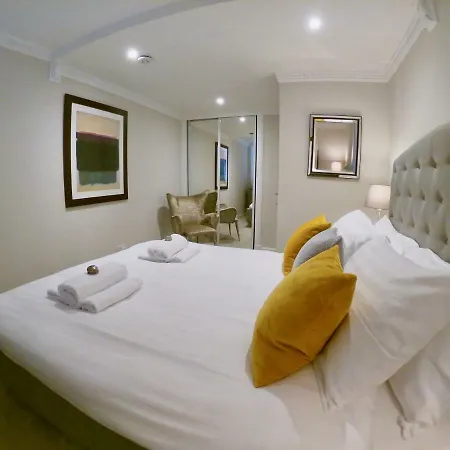 Апартаменты Escape To @ Abercromby Place