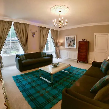 Escape To @ Abercromby Place Daire *