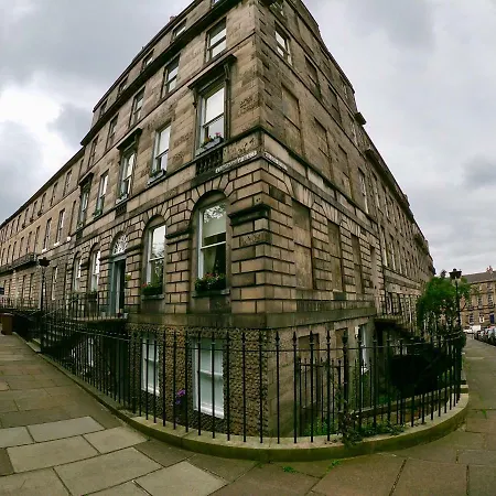 Escape To @ Abercromby Place *