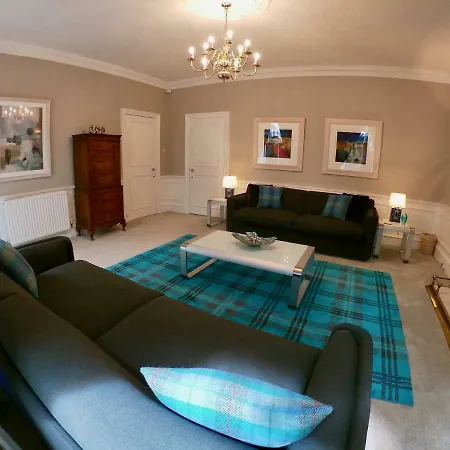Daire Escape To @ Abercromby Place *