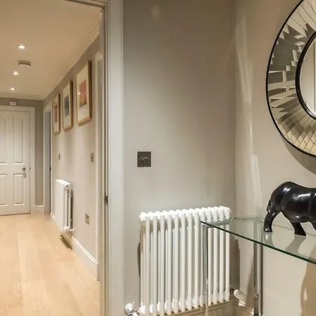 Contemporary 2 Bed In The City Centre *