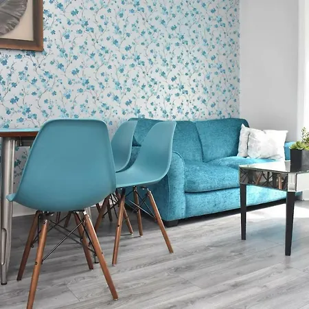 Chic & Modern 15 Minutes From Centre! * אדינבורו
