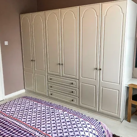 Cosy 2 Bed - Free Parking - Between City/airport شقة إدنبرة