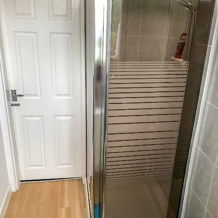 Cosy 2 Bed - Free Parking - Between City/airport * إدنبرة