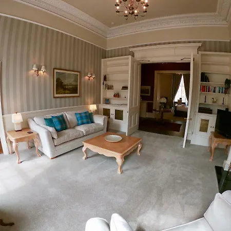 Escape To @ Albyn Place Apartment