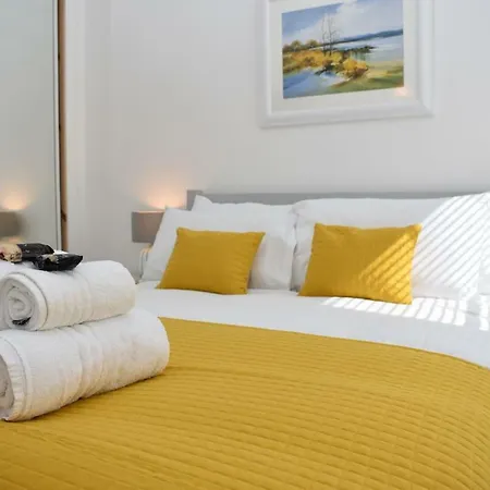 Bright And Newly Renovated 1br In Trendy Leith *
