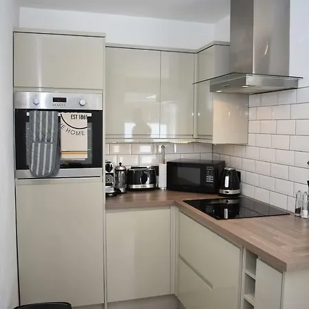 شقة Bright And Newly Renovated 1br In Trendy Leith *