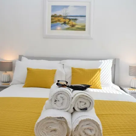 Appartamento Bright And Newly Renovated 1br In Trendy Leith Edimburgo