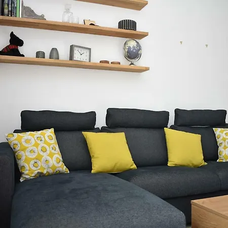 Bright And Newly Renovated 1br In Trendy Leith *