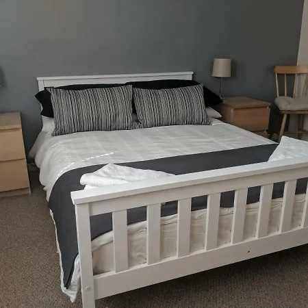 Bright & Spacious Flat Near Royal Mile דירה *