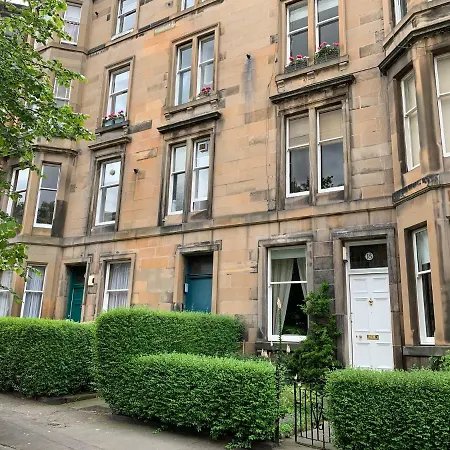 Elegant Flat In Edinburgh's Leafy East Village *
