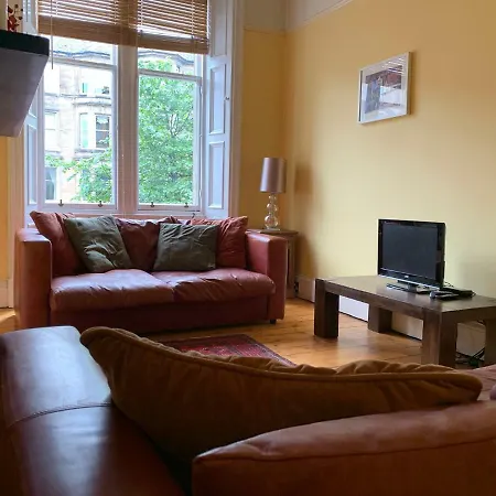Elegant Flat In Edinburgh's Leafy East Village Apartment *