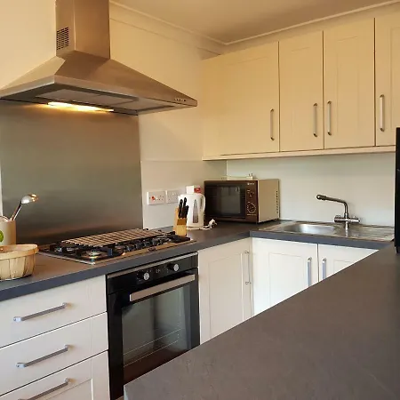 54 M2, 3 Yatak Odalı, 1 Banyolu Daire, Corstorphine Bölgesinde * Edinburgh