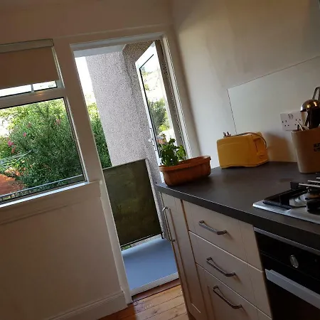 54 M2, 3 Yatak Odalı, 1 Banyolu Daire, Corstorphine Bölgesinde * Edinburgh