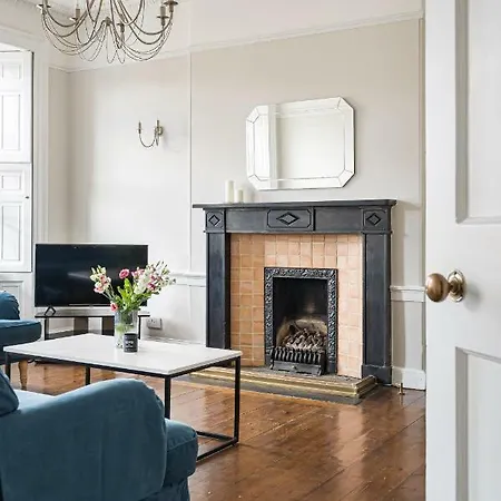 Charming & Traditional 3br Georgian Apartment