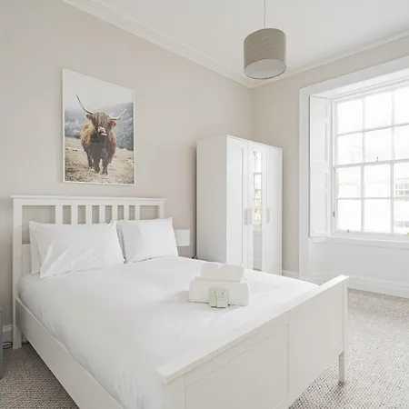 Charming & Traditional 3br Georgian Apartment