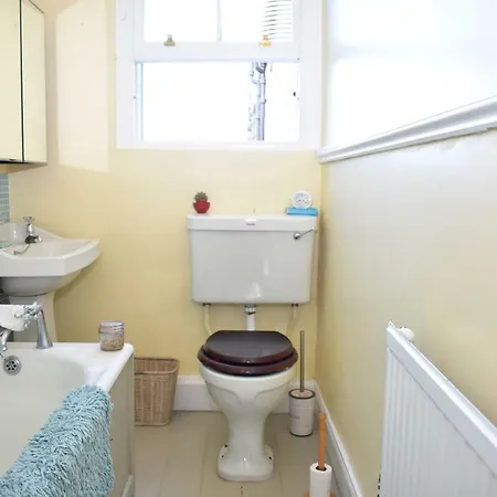 Spacious 2 Bedroom Flat In Lovely Stockbridge 公寓 *