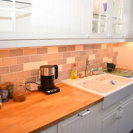 Spacious 2 Bedroom Flat In Lovely Stockbridge *