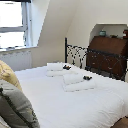 Wee Cosy 1br Flat 10 Minutes From City Center *
