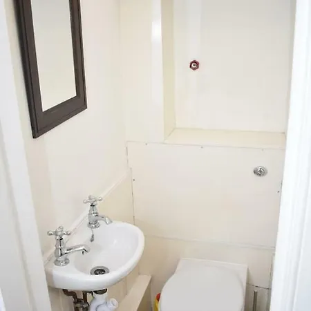 Wee Cosy 1br Flat 10 Minutes From City Center 公寓 *