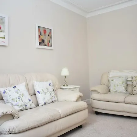 Wee Cosy 1br Flat 10 Minutes From City Center *