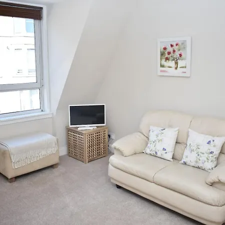 Wee Cosy 1br Flat 10 Minutes From City Center