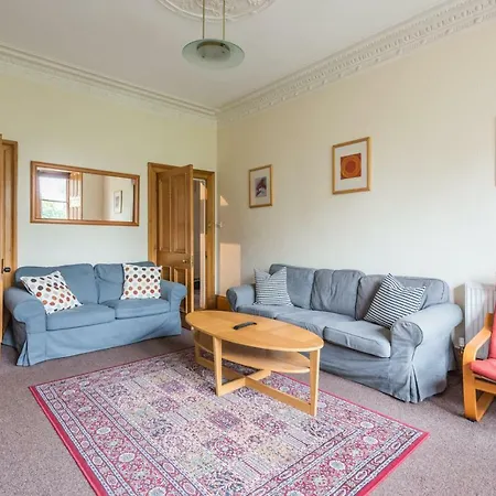 3 Bed Overlooking Meadows Park *