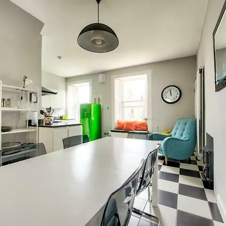 Stylish & Modern 3br Apartment, Free Parking Apartamento