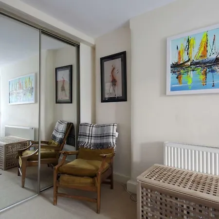 2 Bedroom Period Walking Distance City Centre Edimburgo