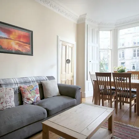 2 Bedroom Period Walking Distance City Centre * Edimburgo