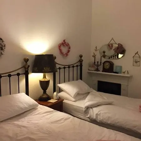 5 Star Beautiful & Vintage, Spacious In Chic Location! Apartment *