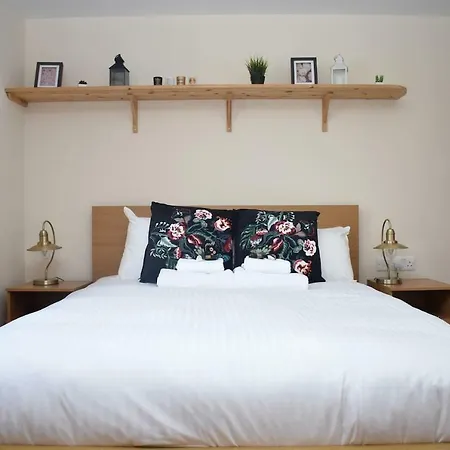 Brunswick Road - Spacious 3br 10 Minutes From Princes Street Edinburgh
