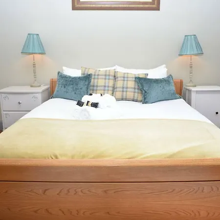 Lovely 2br In City Center, Short Walk To Castle Apartment