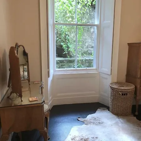 Spacious Four-bedroom Ground Floor City Centre *