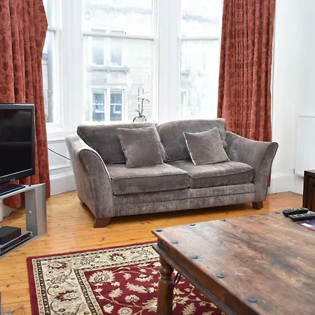 2br Flat In Affluent Morningside דירה