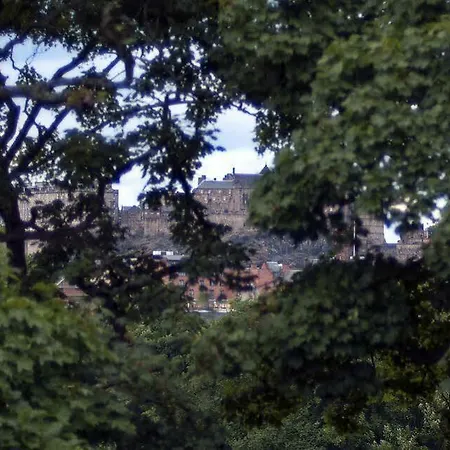 3 Bed Overlooking Meadows Park *