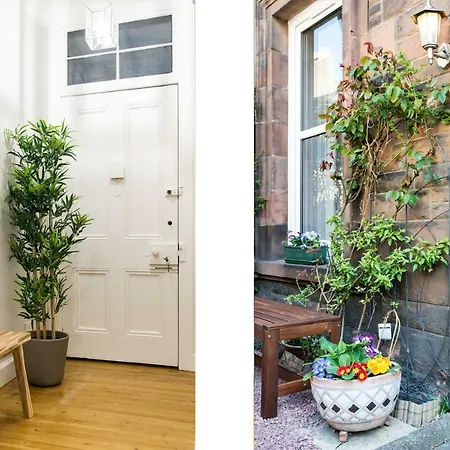 Beautiful, Traditional 2 Bedroom Main Door Flat * Edinburgh