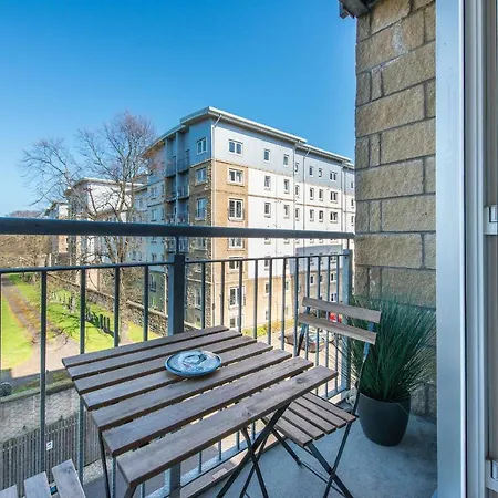 Scottish Stays - The Artworks 2 Bedroom *