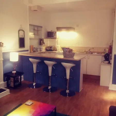 Flat Sleeps 4, Free Wifi & Parking אדינבורו