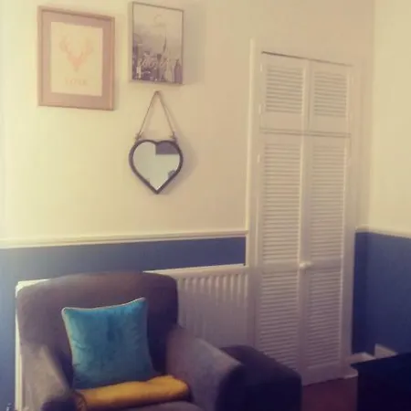 Flat Sleeps 4, Free Wifi & Parking