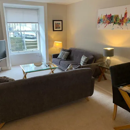 Newly Renovated In New Town