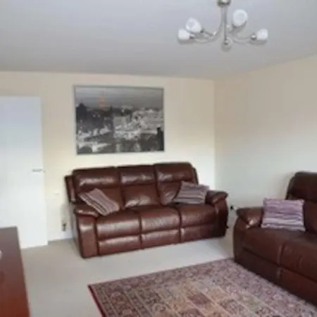 Spacious 3br Great Links To City! + Lift *
